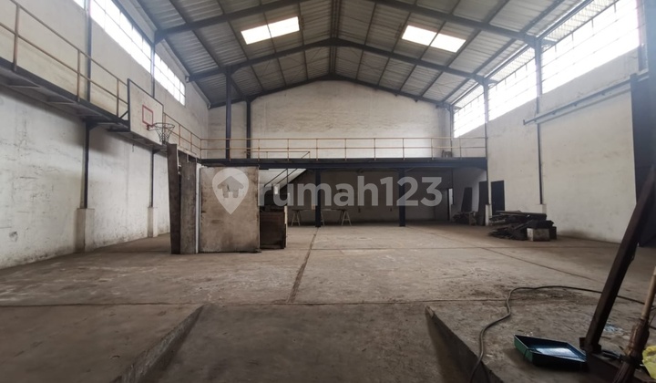 Central Warehouse in the City, Suitable for Expeditions or Gyms