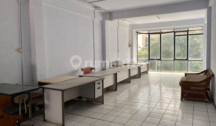 Shop house in West Cideng ready to use