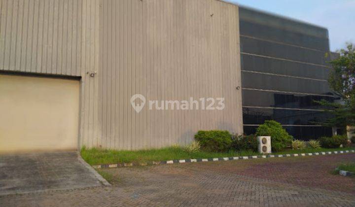 Gudang dan kantor di bandara mas 1