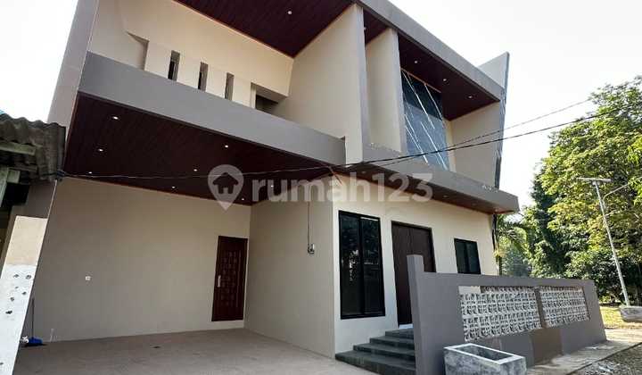 Rumah Mewah Dalam Cluster, Rooftop, Kolam Renang di Graha Raya Rumah Mewah Dalam Cluster, Rooftop, Kolam Renang di Graha Raya