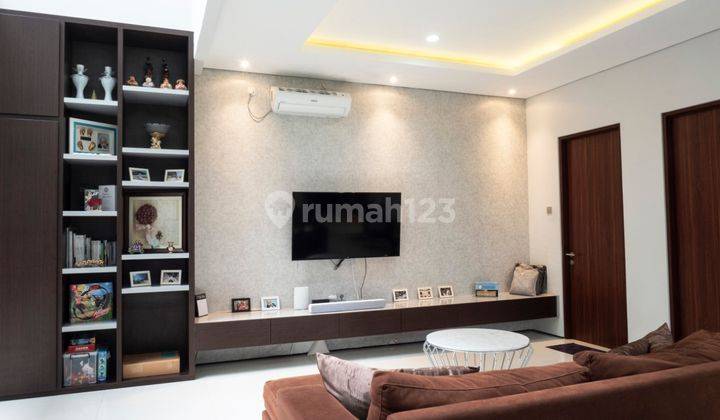 Dijual Rumah Hoek Taman Semi Furnished di The Icon Bsd City 1