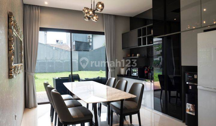 Dijual Rumah Hoek Taman Semi Furnished di The Icon Bsd City 2