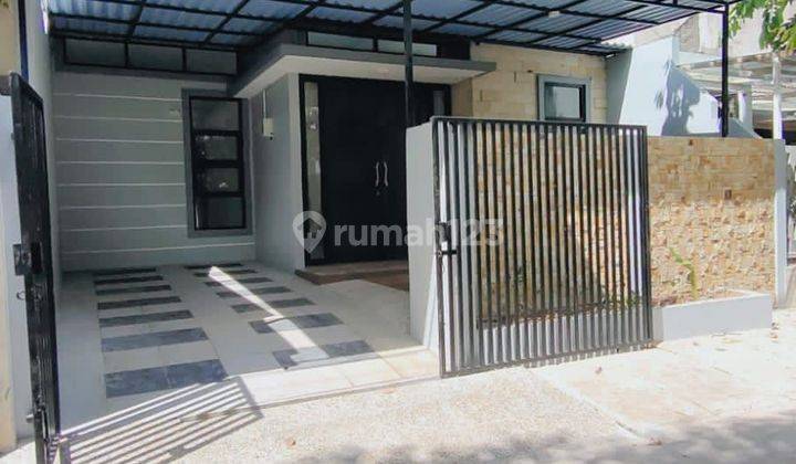 Dijual Rumah Depan Taman, Lokasi Strategis di Griya Loka 2