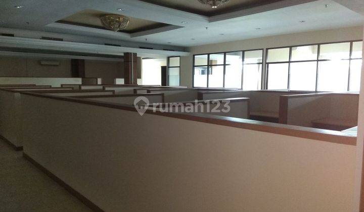 Dijual Gedung 4 Lantai, 1 Basement, Sedikit Lantai 5 di Bogor 2