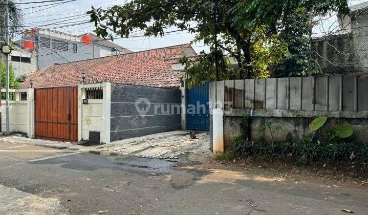 Rumah Hitung Tanah Dekat Ke Jalan Utama di Jakarta Selatan 2