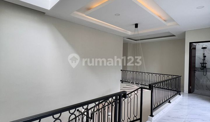 Rumah Modern Baru Renovasi Lantai Granit di Villa Melati Mas 2