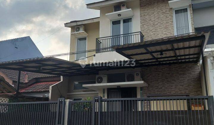 Dijual Rumah Cantik Semi Furnished di Griya Loka 1