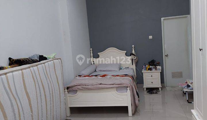 Dijual Rumah Cantik Semi Furnished di Griya Loka 2