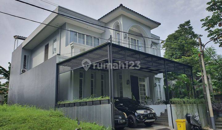 Dijual Rumah Ada Kolam Renang di Kencana Loka Extension 1