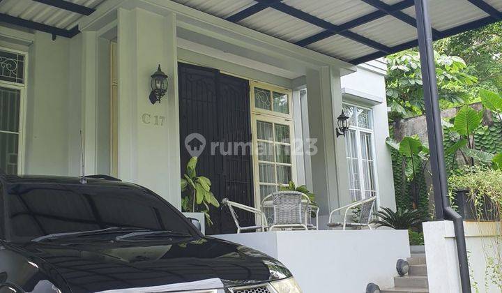 Dijual Rumah Ada Kolam Renang di Kencana Loka Extension 2