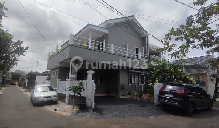 Dijual Rumah Hook 2 Lantai Gaya Farm di Griya Loka