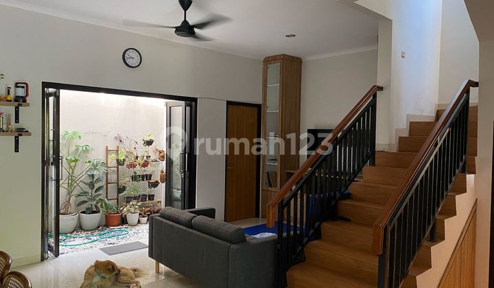 Dijual Rumah Cantik Semi Furnished di Kencana Loka