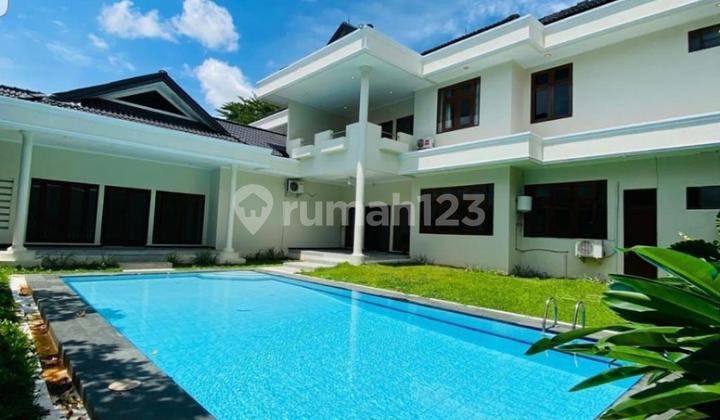 Disewakan Rumah Hook Pejaten  Mewah Pool 2 Lantai di Pejaten