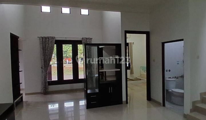 Disewakan Rumah 2 Lantai, Furnished Di Kencana Loka 2