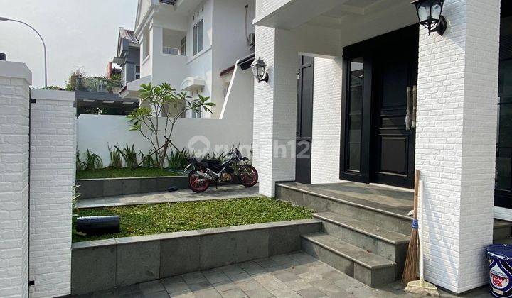 Rumah Cantik Full Renovasi, Layout Plong di Puspita Loka 2