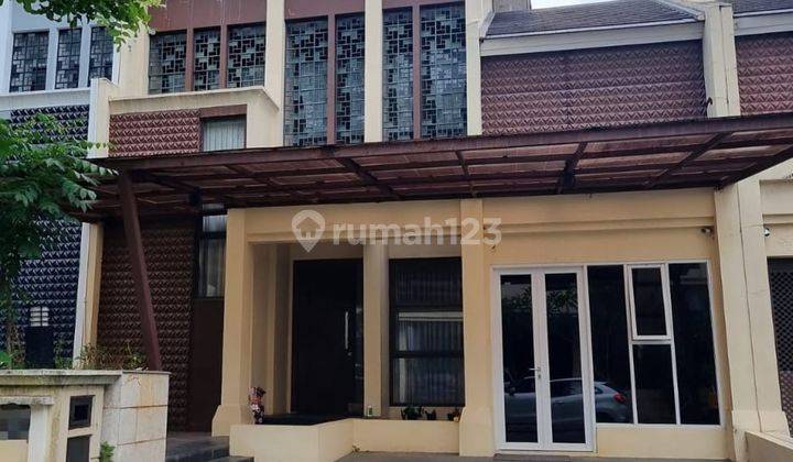 Dijual Cepat, Rumah Murah Semi Furnished di Greenwich 1