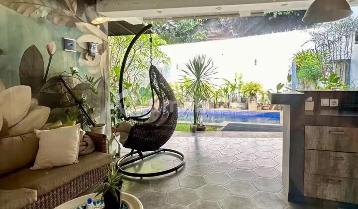 Dijual Rumah Mewah ada Kolam Renang di Taman Senayan Bintaro