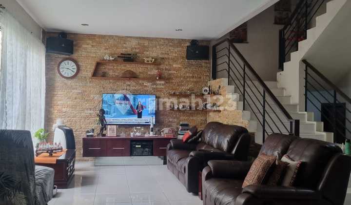 Dijual Rumah Semi Furnished, Lingkungan Asri di Green Cove BSD