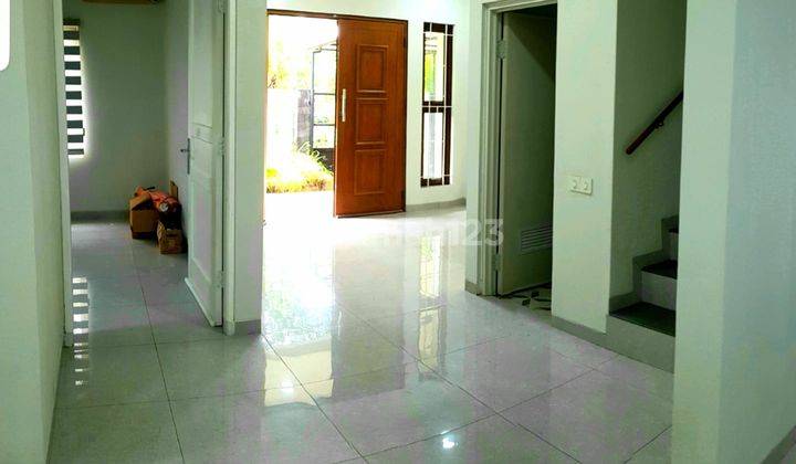 Disewakan Rumah 2 Lantai Cantik dan Rapi di Puspitaloka BSD 2