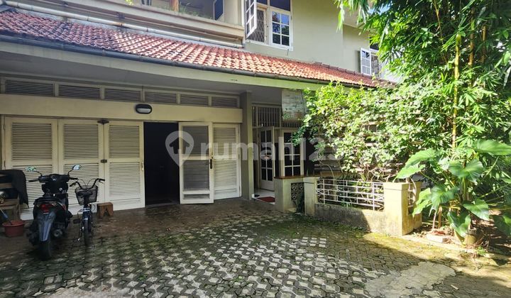 Rumah Asri 2 Lantai Ada Kolam Renang di Pondok Labu Jaksel