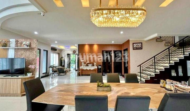 Dijual Rumah Mewah Modern Private Pool Hoek Taman di The Green