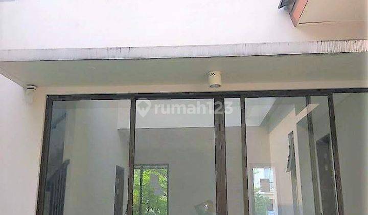 Dijual Rumah Siap Huni, Row Jalan Luas, Dalam Cluster di Eminent 2