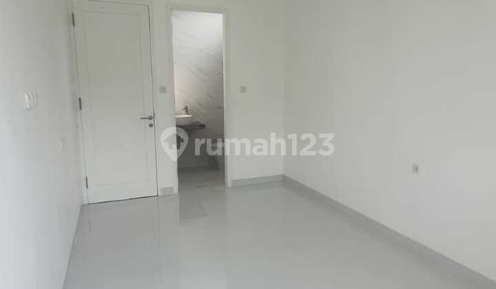 For Sale Beautiful and Neat House in Kencana Loka 2