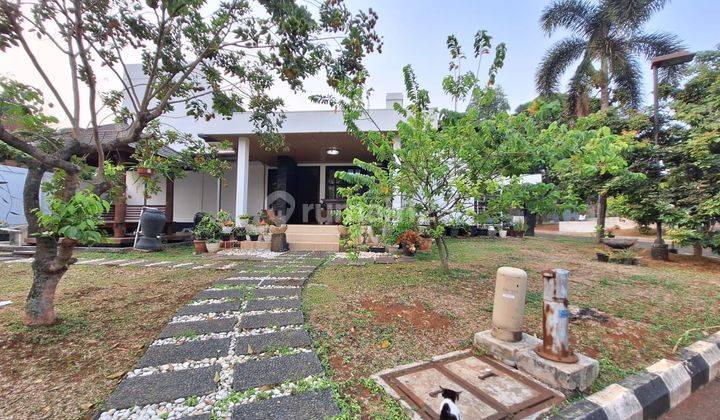 Jual Rumah Hoek, 2 Lantai, Lokasi Strategis di Menteng Utama 2