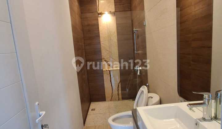 FOR SALE 3-STORY CORNER HOUSE WITH LIFT, LUXURIOUS MODERN IN ALAM SUTERA 2