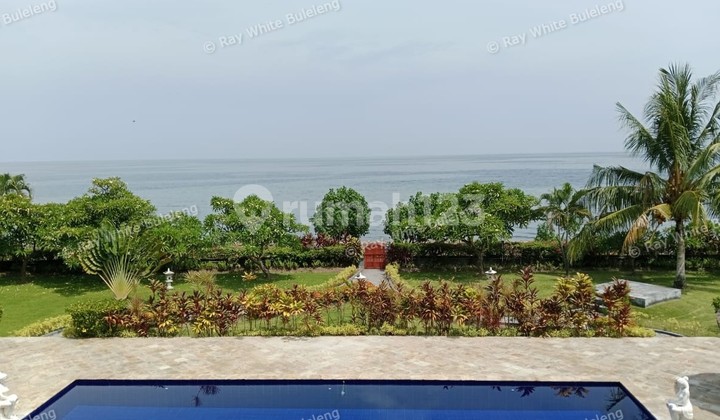 Vila Depan Pantai Dijual
