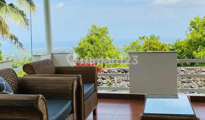 An Exquisite Villa Overlooking The Panji Coastline