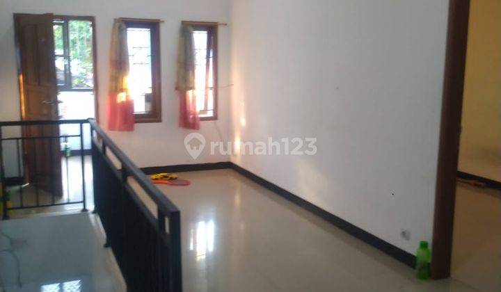 Rumah 2 Lantai Sudah Renovasi Unfurnished di Taman Kopo Indah 1