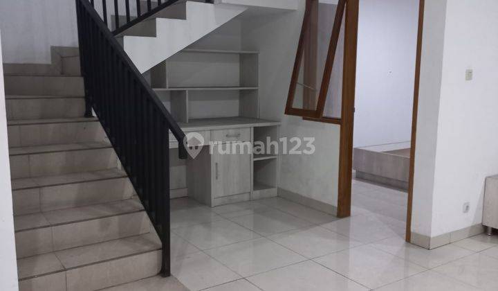 Rumah 2 Lantai Bagus Semi Furnished SHM di Kembar, Bandung 2