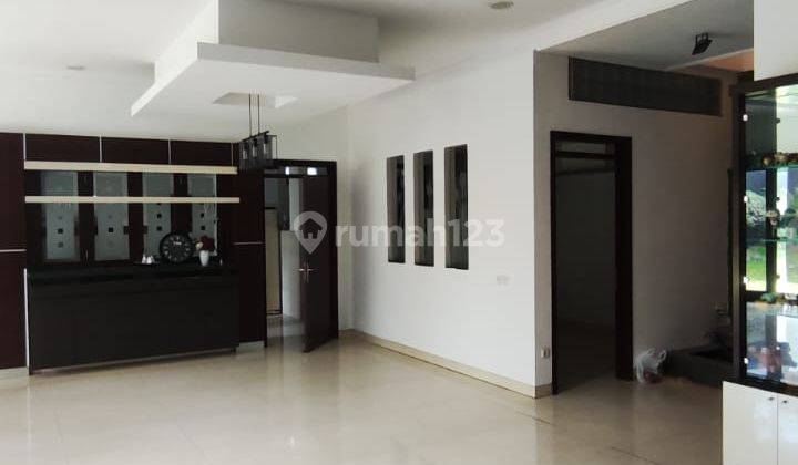 Rumah 2 Lantai Bagus Semi Furnished di Singgasana Pradana 1