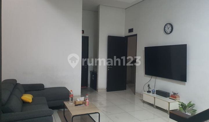 Rumah Mewah Murah Nyaman Asri 2 Lantai SHM di Singgasana Pradana Rumah Mewah Murah Nyaman Asri 2 Lantai SHM di Singgasana Pradana