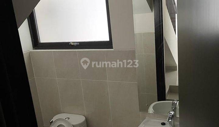 Dijual Rumah Siap Huni Terawat di Podomoro Park 2