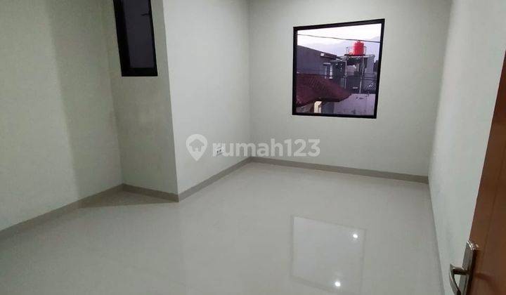 Rumah 2 Lantai Bagus Unfurnished SHM di Arcamanik, Bandung 1