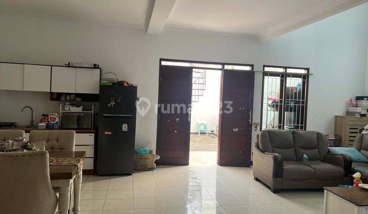 Rumah 2 Lantai Bagus Unfurnished SHM di Cigadung, Bandung 1