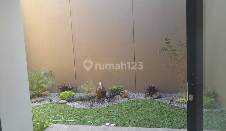 Rumah 2 Lantai Bagus Unfurnished SHM di Singgasana Pradana  2