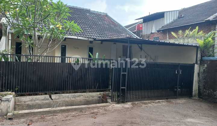 Nice, comfortable, cool, affordable house with SHM in Bandung Indah Raya Complex. 1