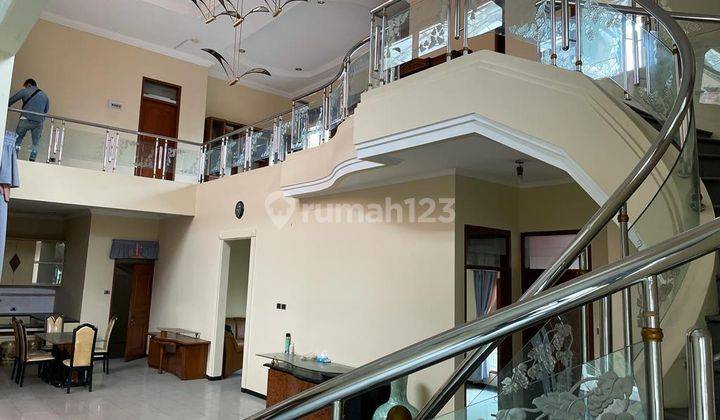 Rumah 2 Lantai Bagus Unfurnished SHM di Istana Regency 1, Bandung 1