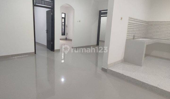 Rumah 2 Lantai Sudah Renovasi Unfurnished SHM di Ciateul, Bandung 2