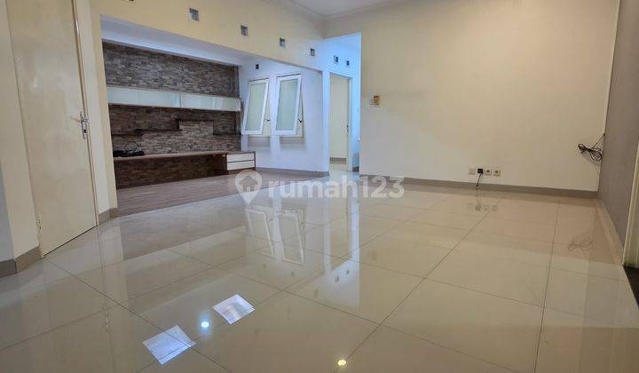 Rumah MURAH Bagus Unfurnished SHM Singgasana Pradana, Bandung 1