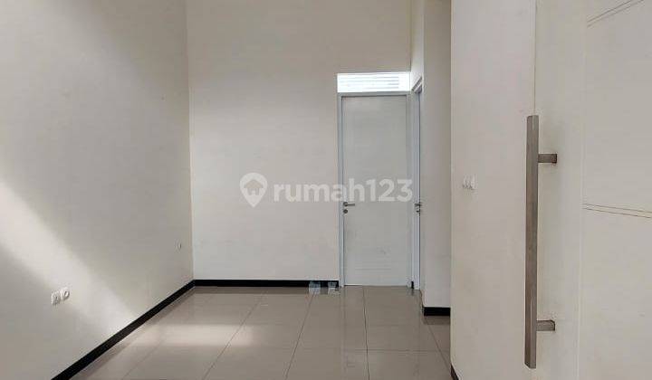 Rumah Bagus Unfurnished SHM di Taman Kopo Indah V, Bandung 2