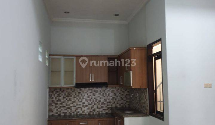 Rumah 2 Lantai Bagus Unfurnished SHM di Singgasana Pradana  2