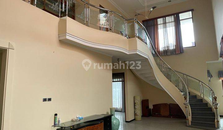 Rumah 2 Lantai Bagus Unfurnished SHM di Istana Regency 1, Bandung 2