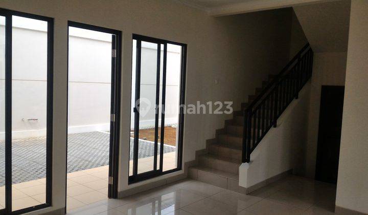 Rumah 2 Lantai Bagus Unfurnished SHM di Cluster Btari , Bandung 1