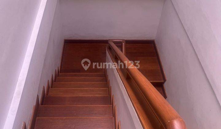 Rumah 2 Lantai Bagus Semi Furnished SHM di Istana Regensi 2 2