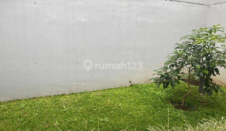 Rumah 2 Lantai Bagus Unfurnished SHM di Setra Duta, Bandung 2