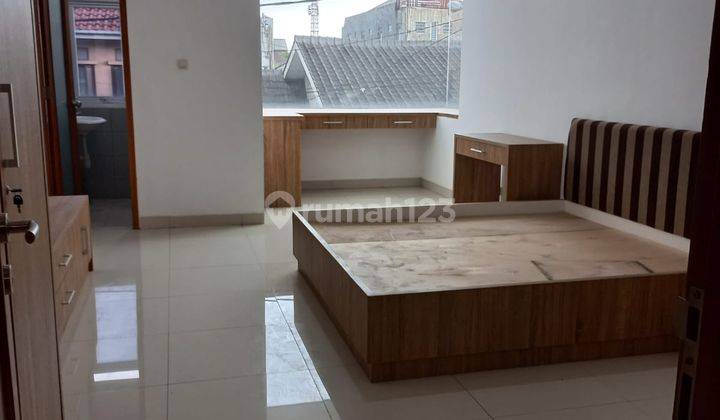 Rumah 2 Lantai Bagus Semi Furnished SHM di Kembar, Bandung 1